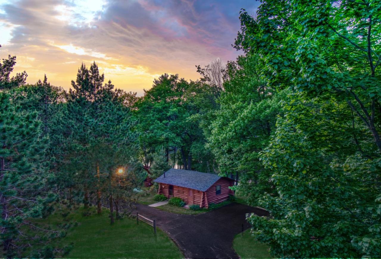 Edgewater Resort Iron Mountain Exterior photo