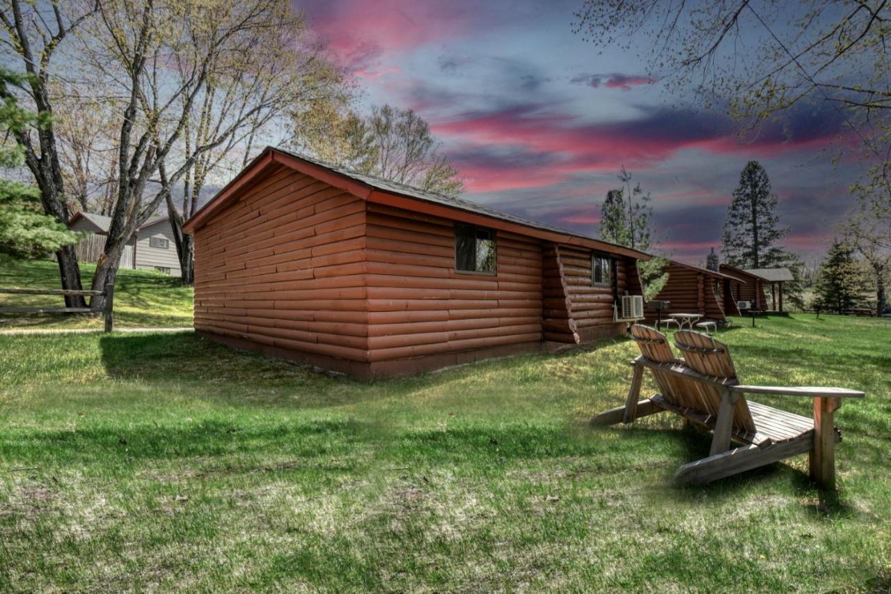 Edgewater Resort Iron Mountain Exterior photo