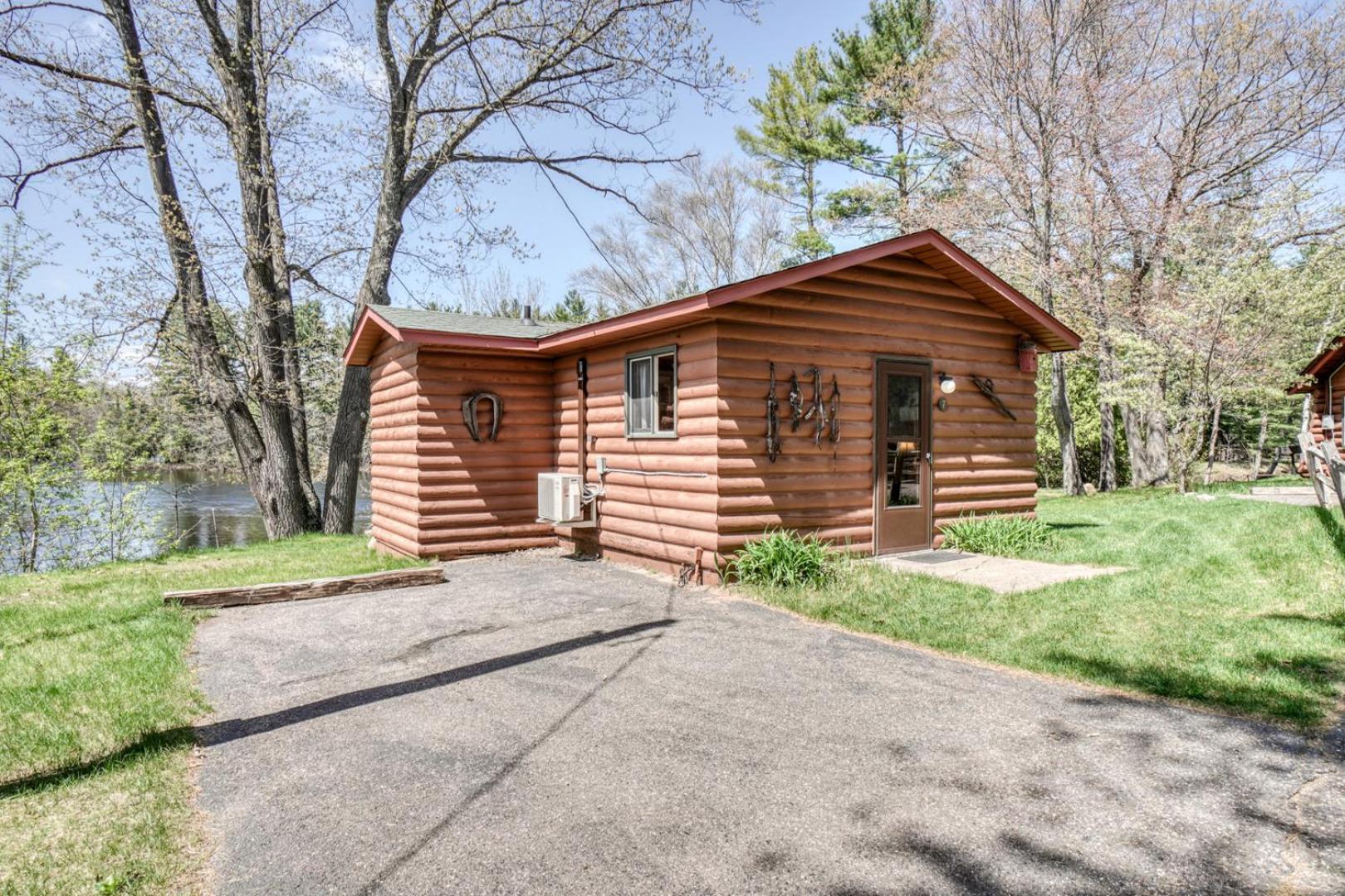 Edgewater Resort Iron Mountain Exterior photo